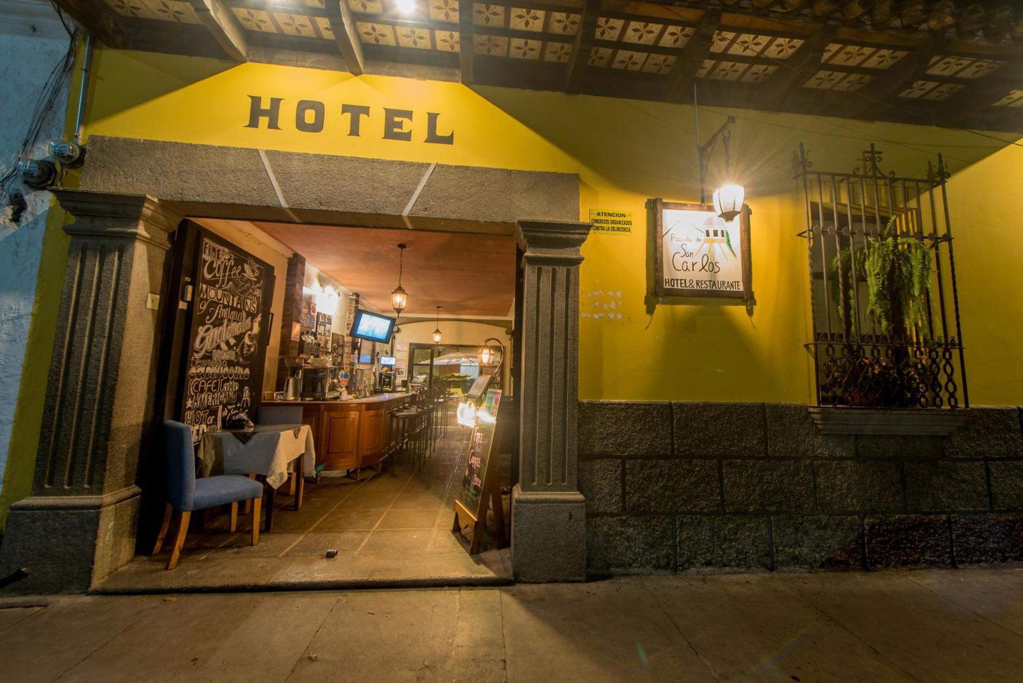 Posada De San Carlos Del Parque Антигуа-Гватемала Экстерьер фото